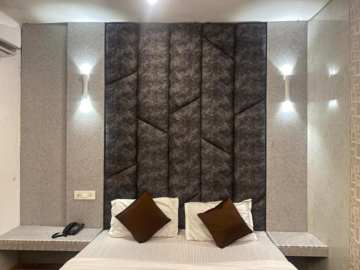 Grg Pardesi Hotel Haridwar Bagian luar foto