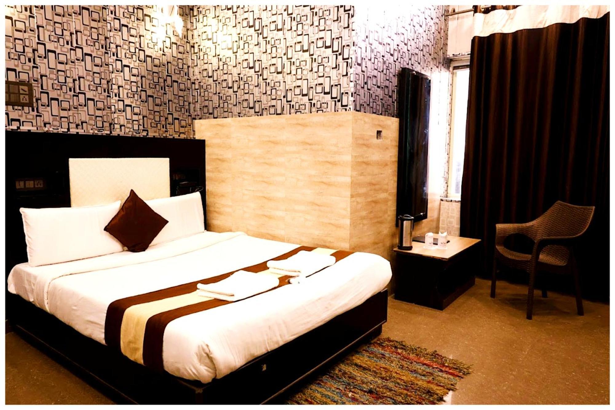Grg Pardesi Hotel Haridwar Bagian luar foto