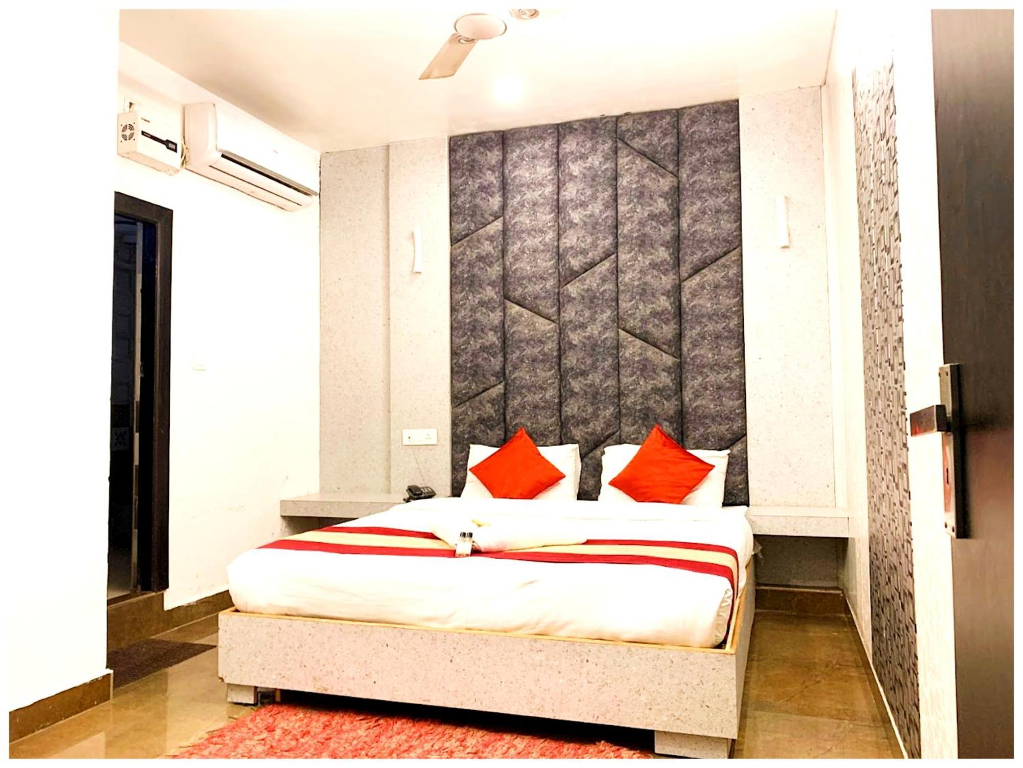 Grg Pardesi Hotel Haridwar Bagian luar foto
