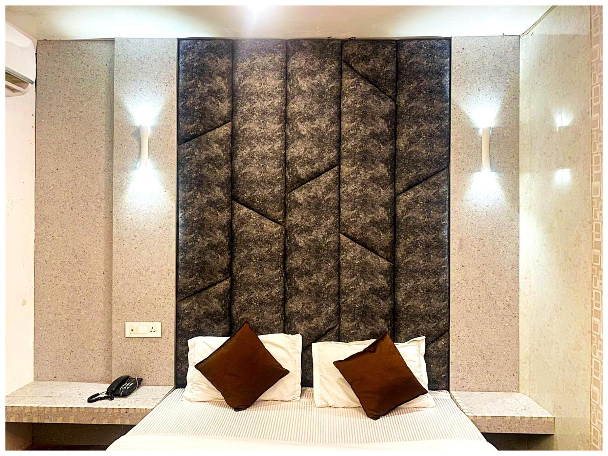 Grg Pardesi Hotel Haridwar Bagian luar foto