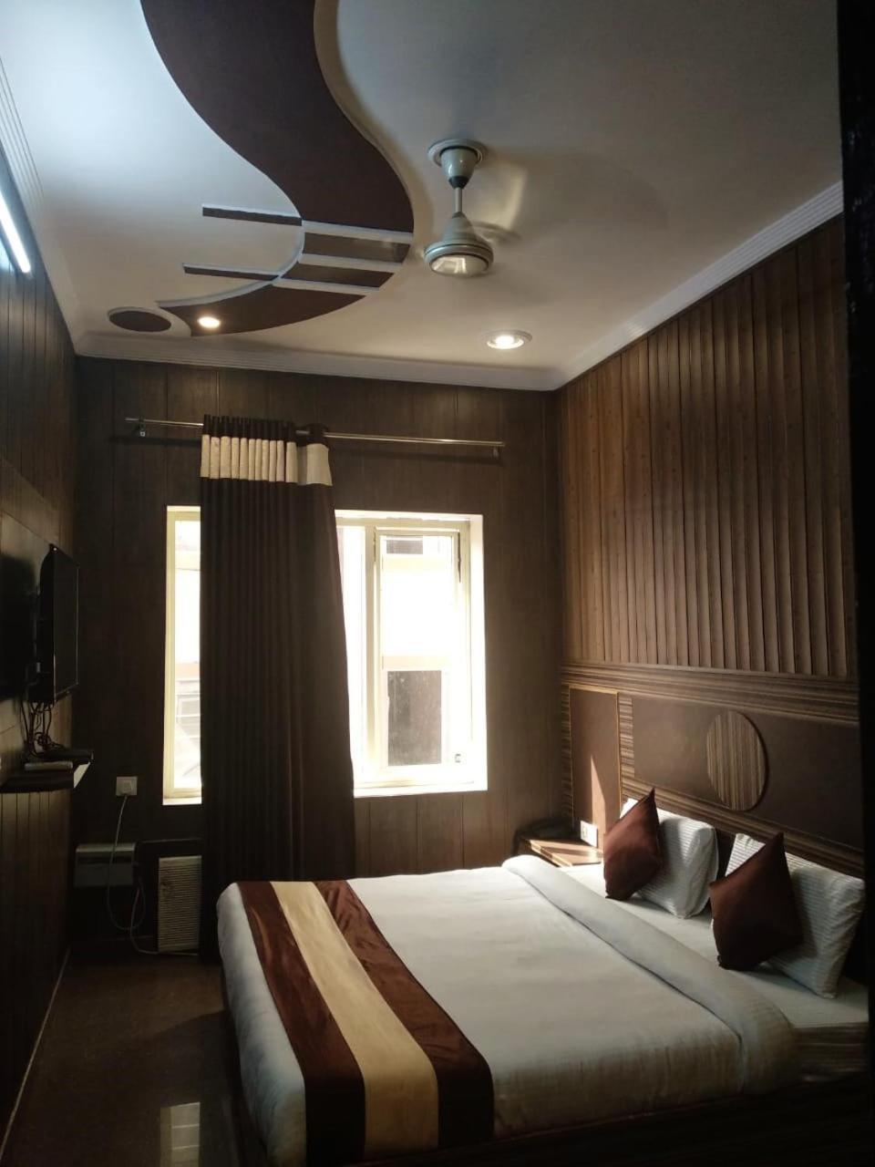 Grg Pardesi Hotel Haridwar Bagian luar foto