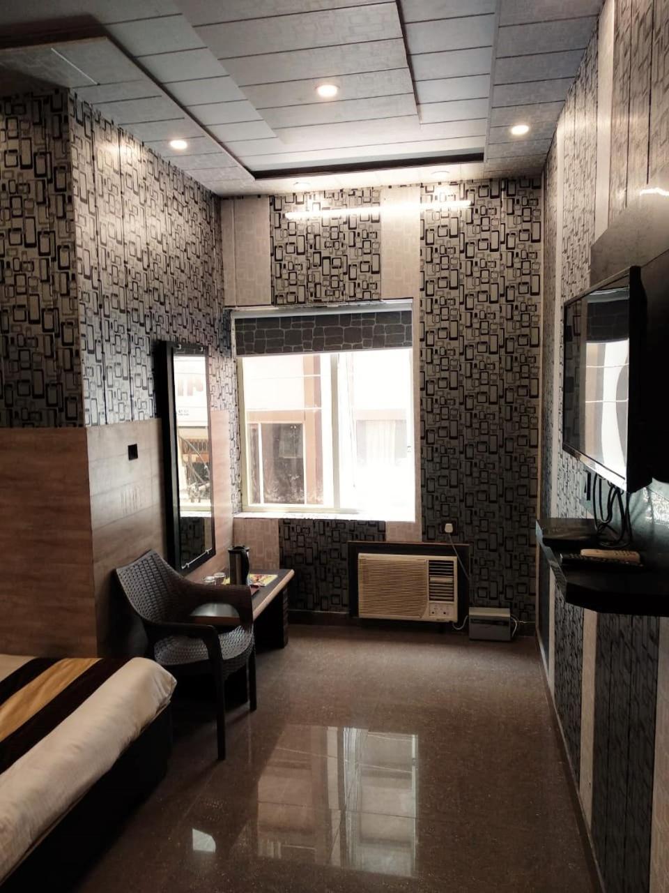Grg Pardesi Hotel Haridwar Bagian luar foto