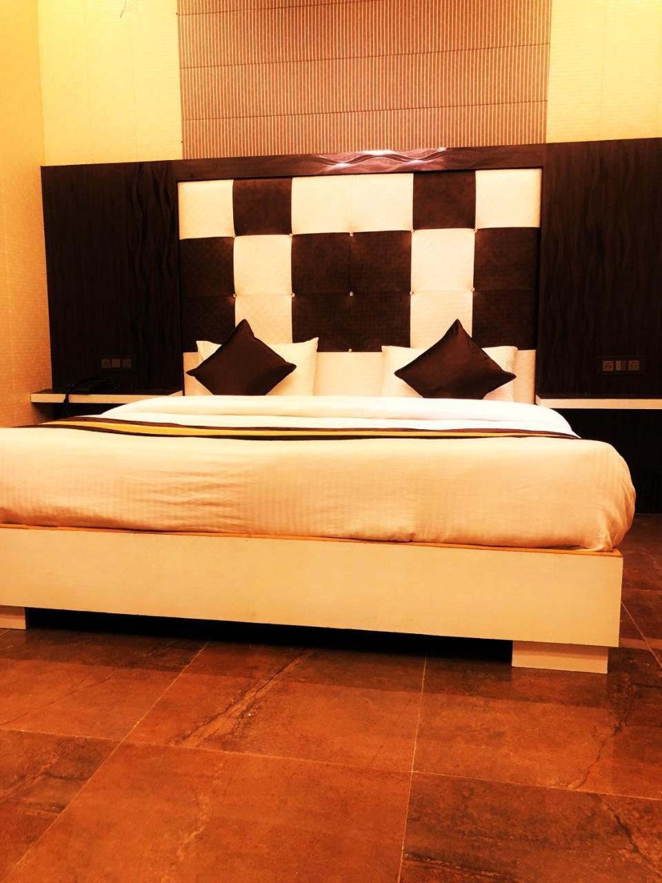 Grg Pardesi Hotel Haridwar Bagian luar foto