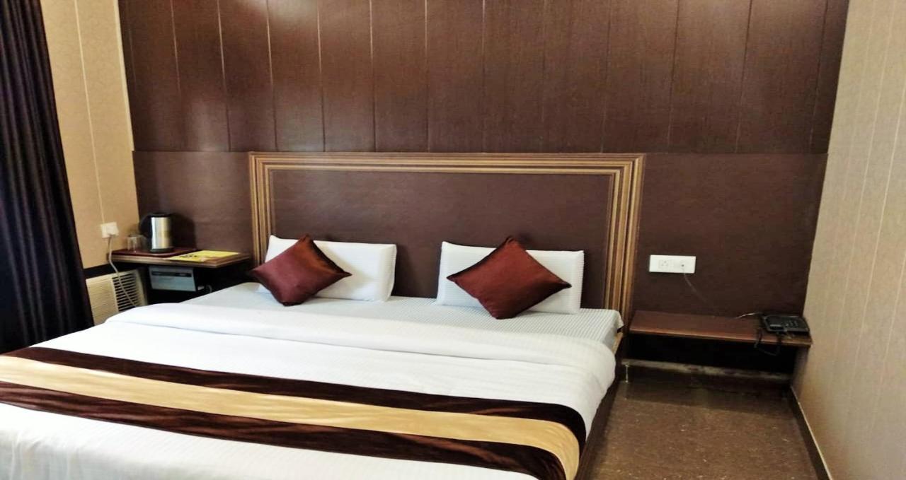 Grg Pardesi Hotel Haridwar Bagian luar foto